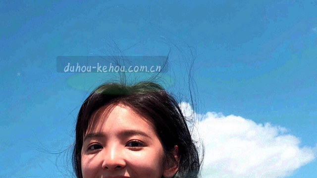 名师点评微课封面，批改痕迹特写插画