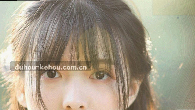 《课桌上的第三种答案》读后感推荐封面，课堂讨论场景